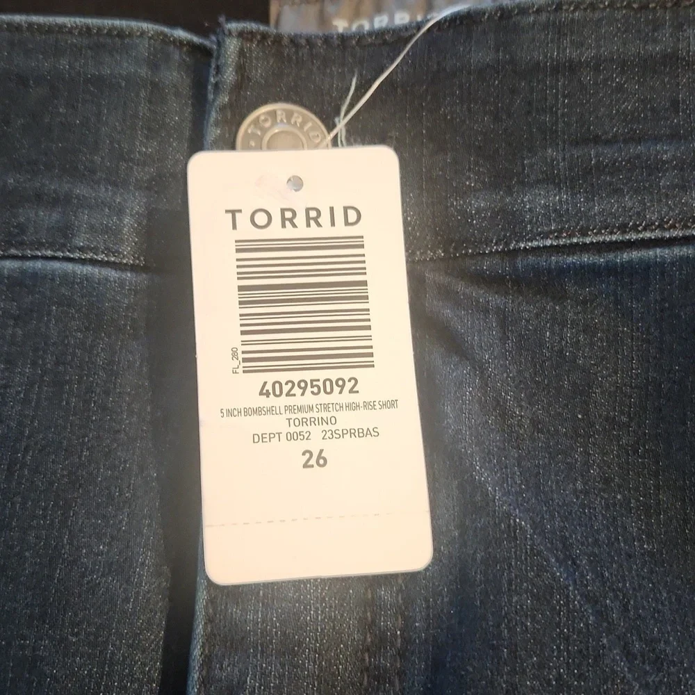 Torrid Bombshell Premium Stretch High Rise Shorts. Size 26. NWT!